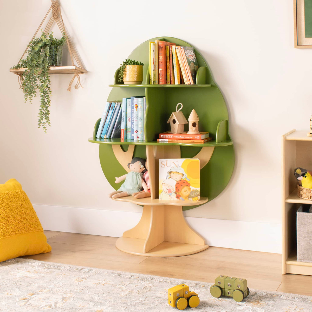 G27664 Tree Bookcase Lifestyle 1318