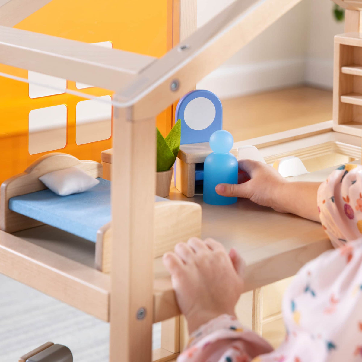 G15503 Modern Home Dollhouse Lifestyle 2