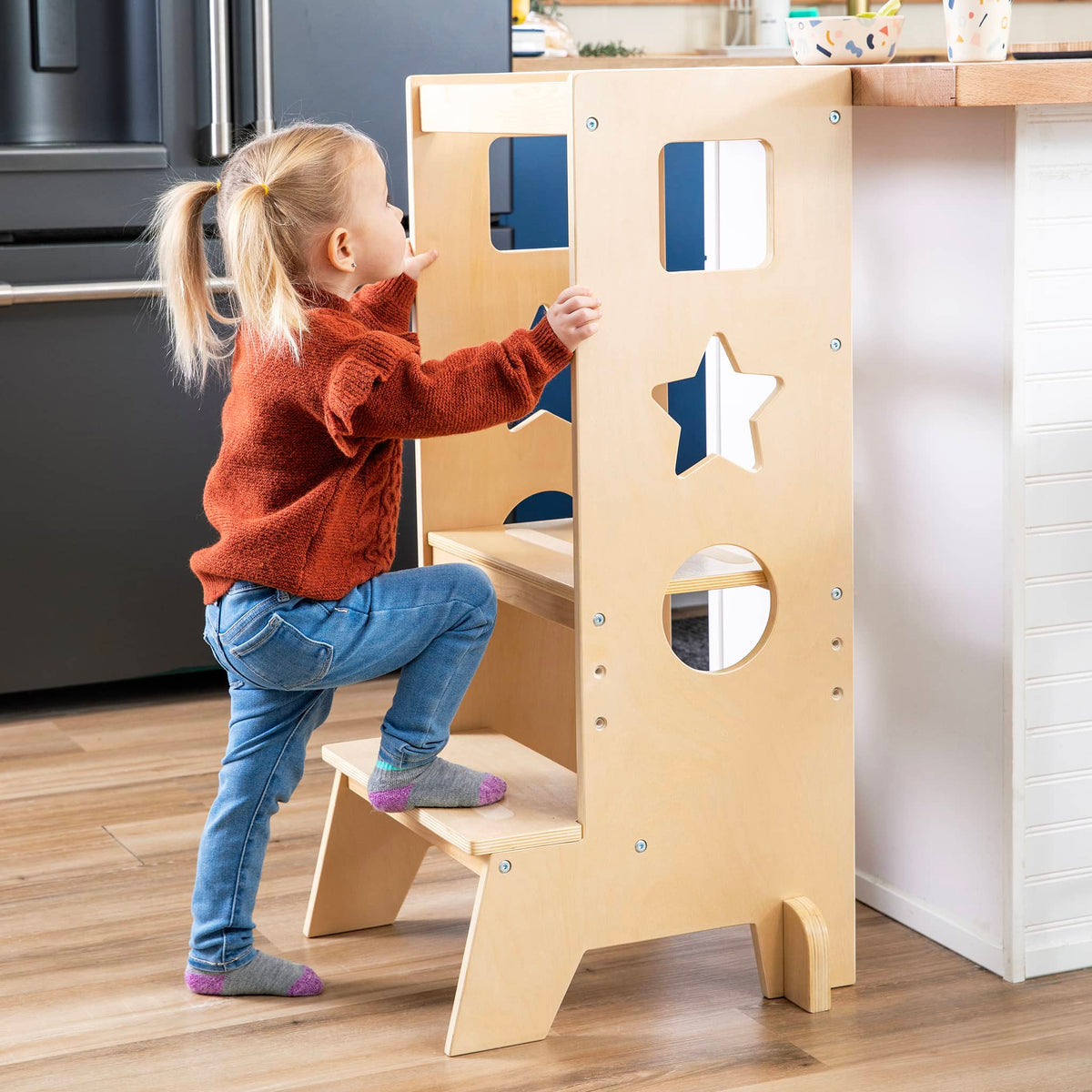 G98310 Jr. Kitchen Helper Step-up Natural Animation 1