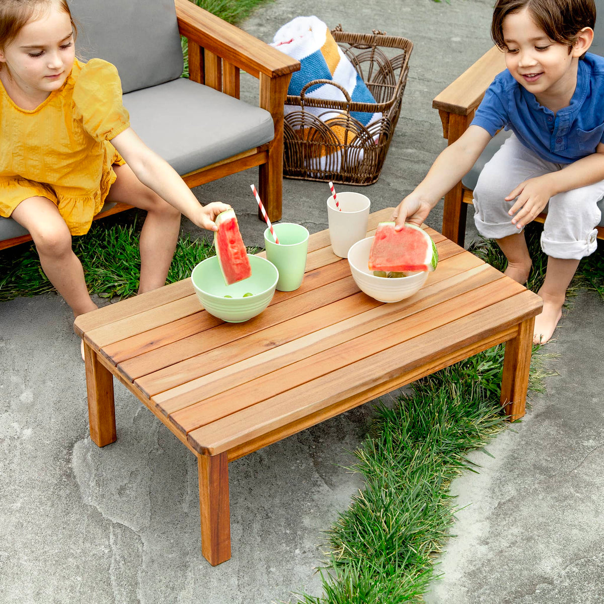 G78206 Martha Stewart Kids Outdoor Table 2940