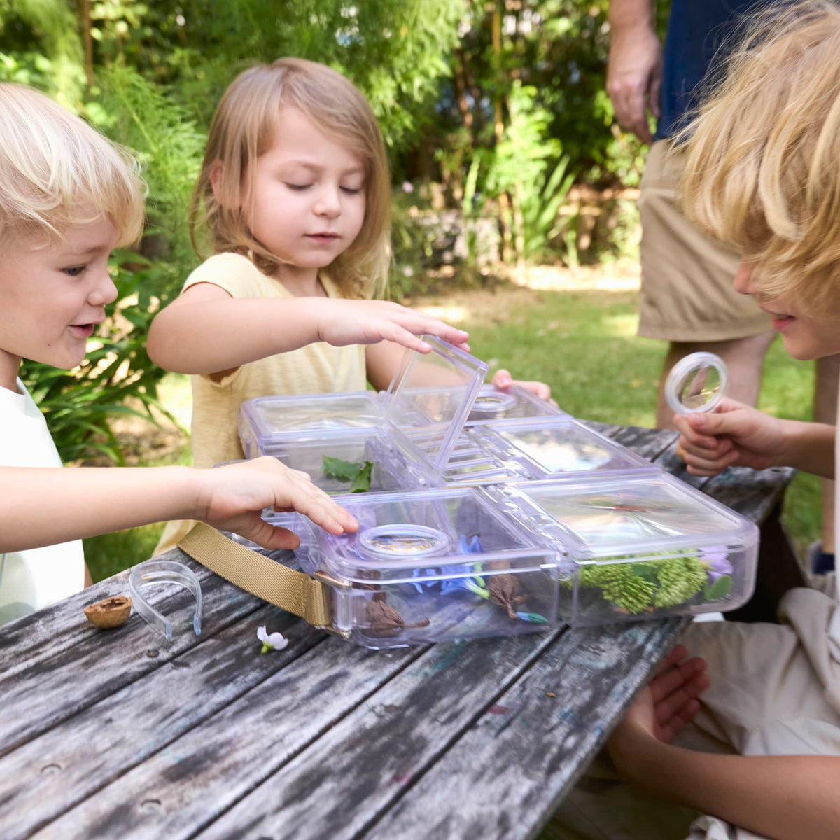 301349 Traveling Treasures Discovery Lab Lifestyle 200