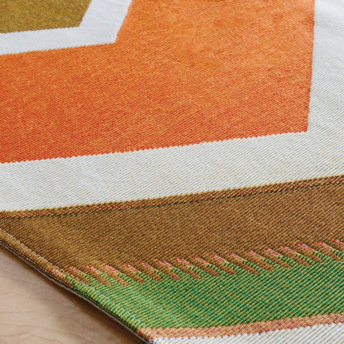 U7236 Earth Toned Decorative Runner Texture Detail