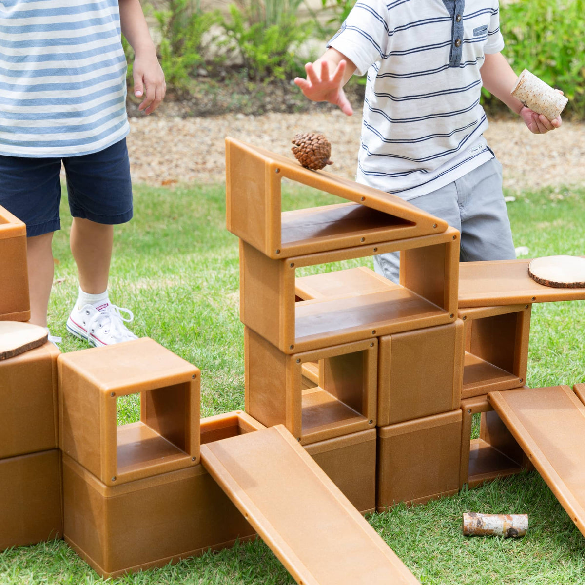 G97077 37933 All-Weather Hollow Blocks Lifestyle 011