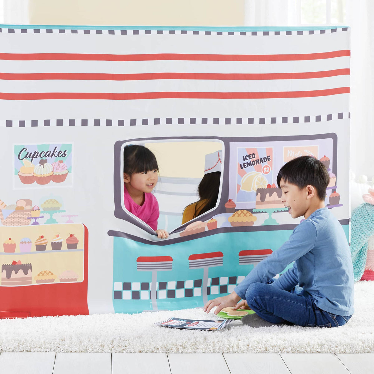G78100 Martha Stewart Play Tent Diner Lifestyle Detail 1