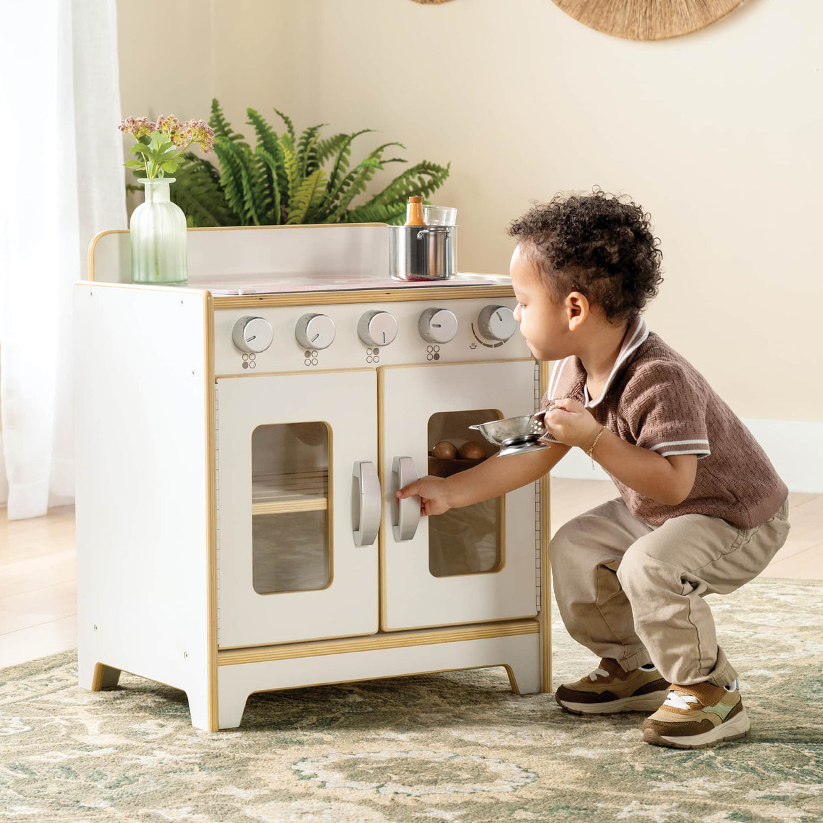 G80438 EdQ Kitchen Range White Lifestyle 4794 | White