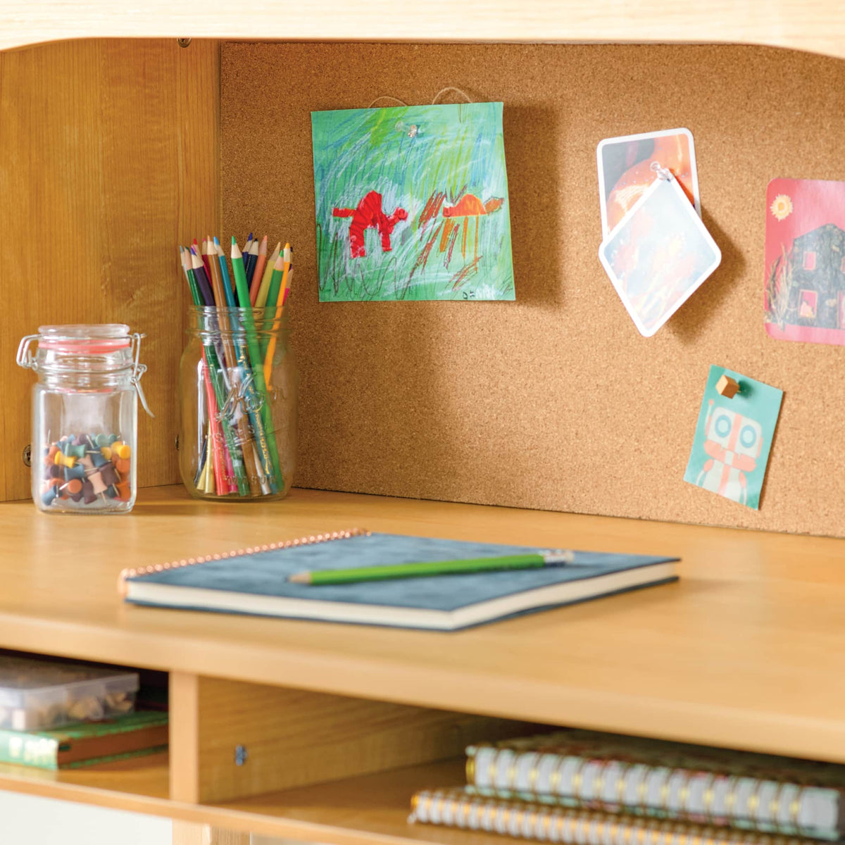 G27653 Media Desk Natural Env Detail 3236 | Natural