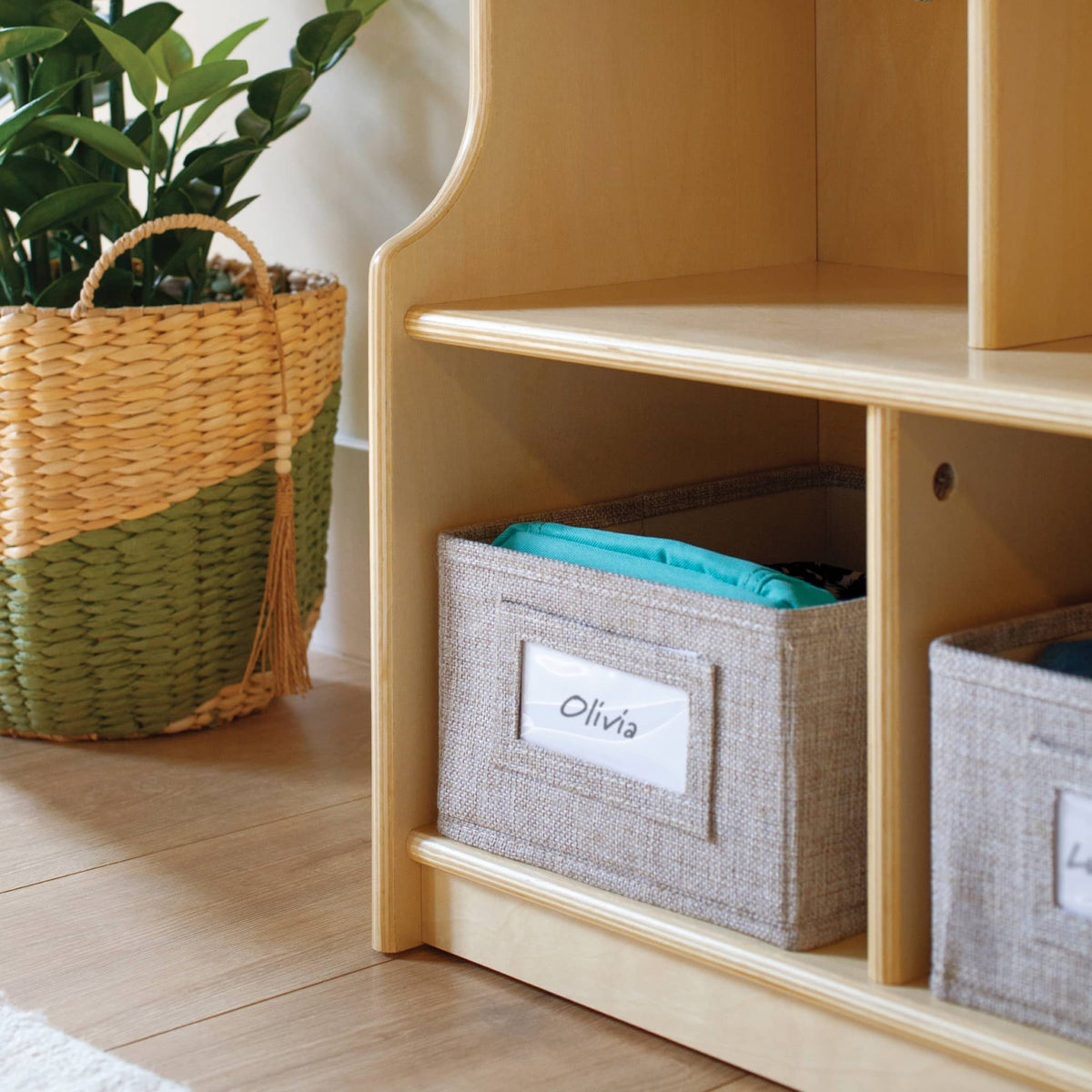 G80417 EdQ 5-Section Locker with Bench Natural Env 1560 Detail | Natural